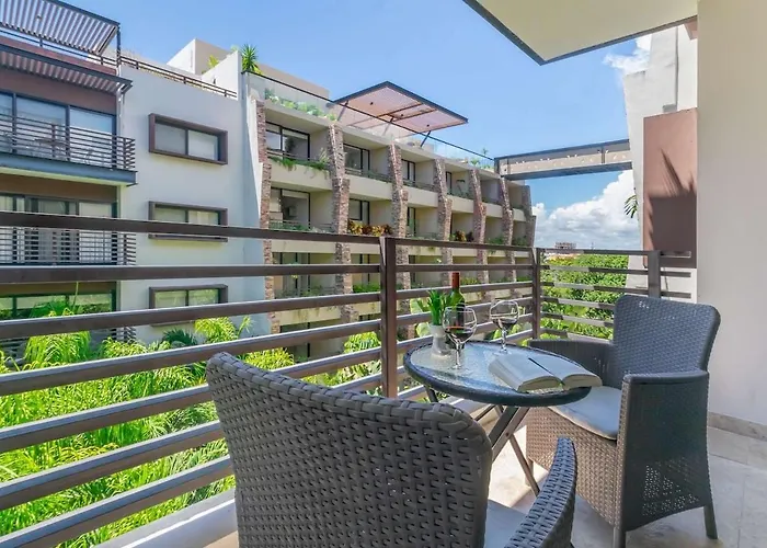 2br W Rooftop Pool & Backyard *