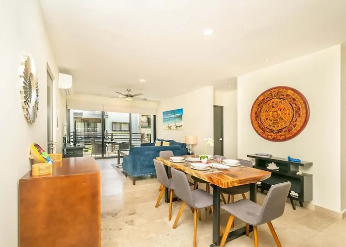 2br W Rooftop Pool & Backyard Apartment *