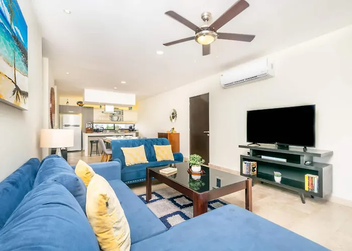 2br W Rooftop Pool & Backyard Apartment *