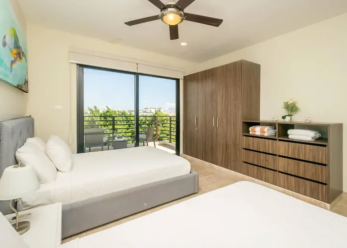 2br W Rooftop Pool & Backyard *