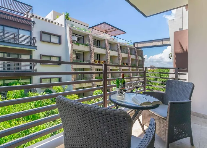 2br W Rooftop Pool & Backyard Apartment *