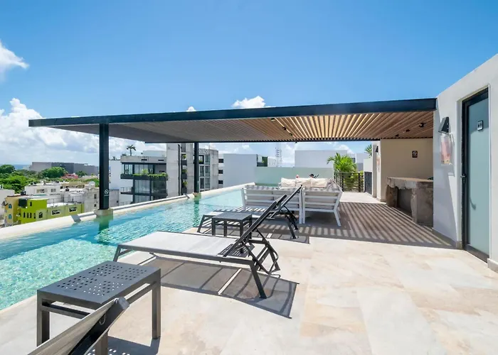 2br W Rooftop Pool & Backyard *