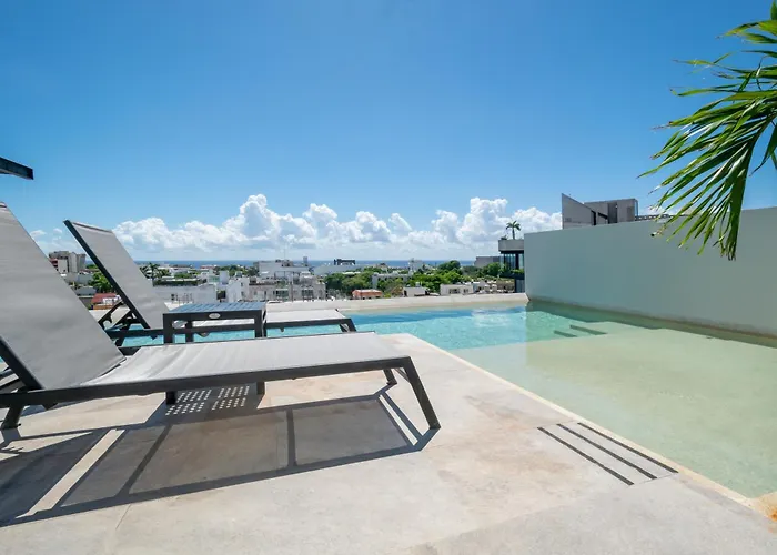 2br W Rooftop Pool & Backyard *