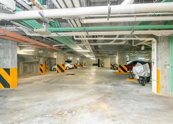 2br W Rooftop Pool & Backyard Apartment *